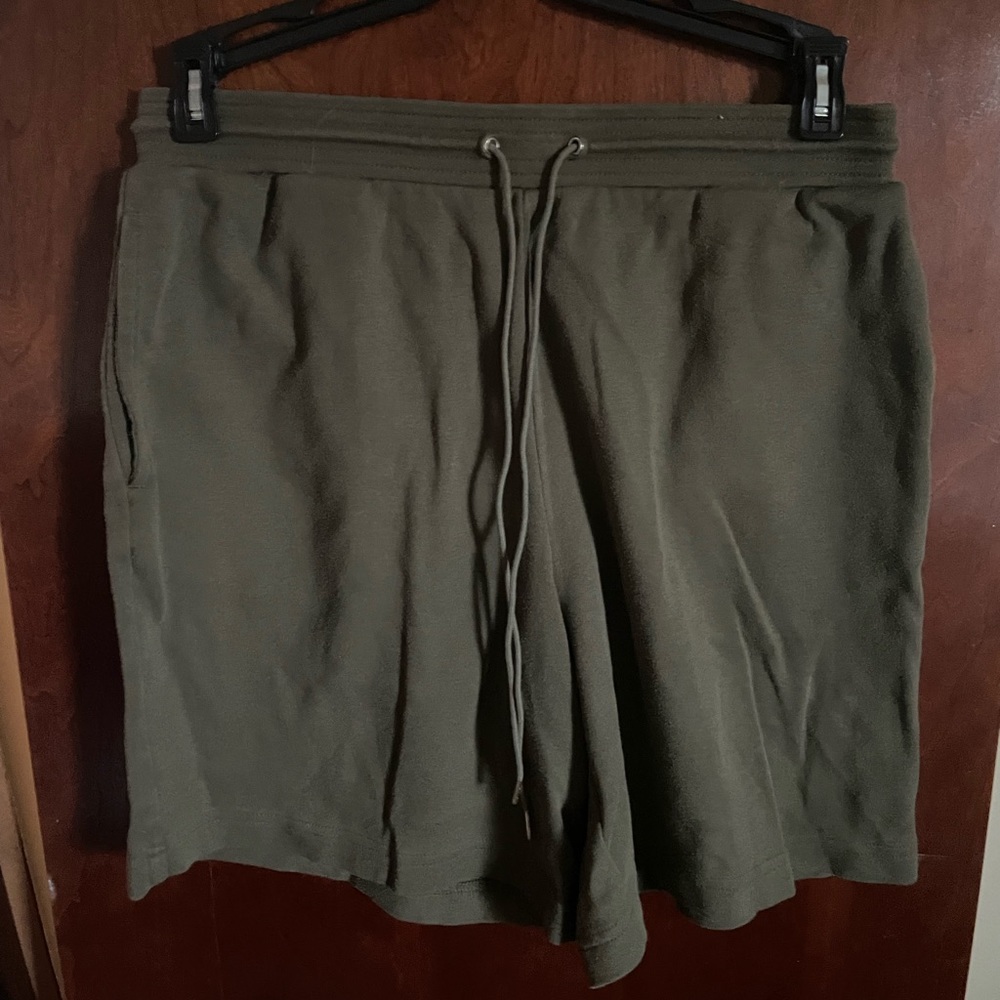 Men’s green shorts